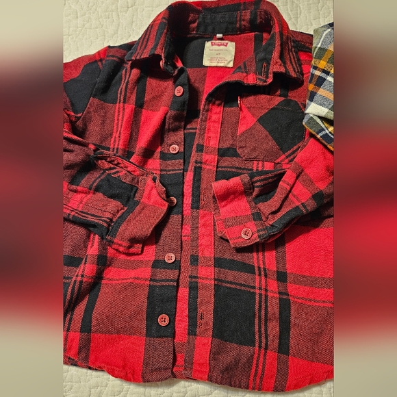 2 Levi Flannel Shirts - Picture 4 of 4